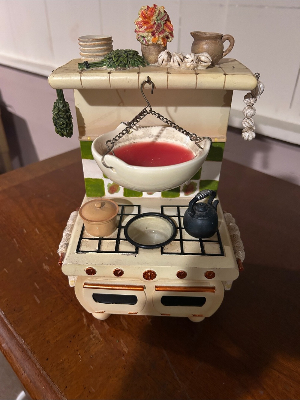 Miniature Cream Vintage-Style Countertop Stove Decorative Figurine, tart holder